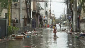 Supertufão Fung-wong deixa ruas das Filipinas totalmente inundadas