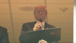 Trump tenta fazer história ao assistir a jogo da NFL mas acaba vaiado 