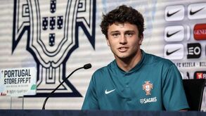 João Neves durante uma conferência de imprensa da Seleção Nacional