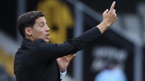 Luís Pinto multado em 1.428 euros por entrar na zona técnica quando estava castigado