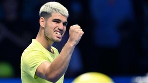 Alcaraz mais perto das 'meias' das ATP Finals em grupo com tudo em aberto