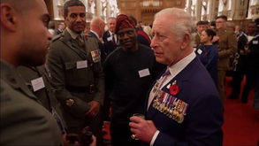 Rei Carlos III recebe veteranos no Castelo de Windsor para assinalar os 80 anos do fim da Segunda Guerra Mundial  