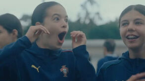 Seleção feminina sub-16 conheceu jogadores da equipa A e as reações... dizem tudo