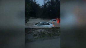 Imagens impressionantes: carros praticamente submersos em estrada de Sesimbra