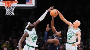 Neemias Queta frente aos Memphis Grizzlies