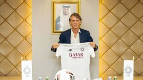 Oficial: Roberto Mancini é o novo treinador do Al Sadd