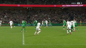 Lance entre Cristiano Ronaldo e jogador da Irlanda