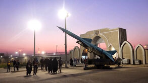 Irão exibe mísseis balísticos e drones após escalada de conflito com Israel 