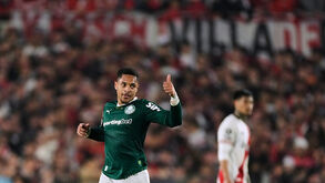 Vítor Roque ganha fôlego e agradece a Abel Ferreira