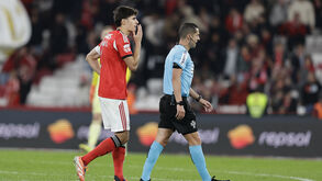 António Silva com o árbitro Gustavo Correia