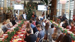 Convívio à mesa e oradores como Margarida Graça Santos e Filipa Appleton