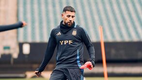 Otamendi ficou no banco no particular entre Argentina e Angola