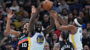 Momento do jogo entre Golden State Warriors e San Antonio Spurs