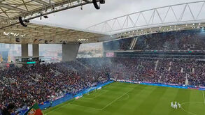 Grande ambiente no Dragão para levar Portugal ao Mundial