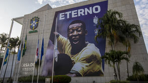 Pai de Neymar compra marca de Pelé