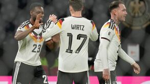 Alegria dos jogadores da Alemanha após vitória contra a Eslováquia, no apuramento para o Mundial'2026