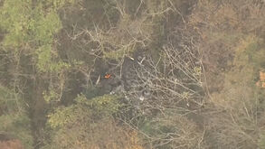 Imagens aéreas mostram chamas no local onde avião com três pessoas a bordo caiu no Japão
