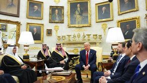 Donald Trump com Mohammad bin Salman na Sala Oval, na receção à comitiva saudita que integra Ronaldo