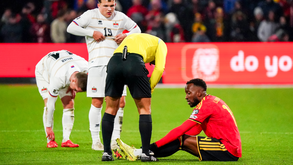 Lukebakio deixa jogo da Bélgica com queixas físicas