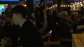 Da angústia à loucura: a festa dos adeptos escoceses pelo dramático apuramento para o Mundial