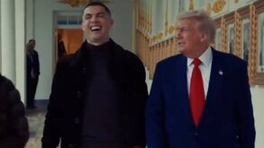 Cristiano Ronaldo e Donald Trump às gargalhadas: Casa Branca revela imagens do encontro