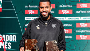 André Clóvis recebe prémios de melhor jogador e avançado da 2ª Liga