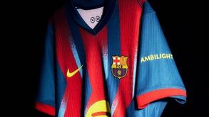 Barcelona lança equipamento em homenagem ao triunfo no 'El Clásico' de... 2005