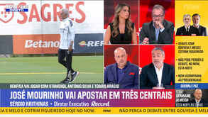 Benfica com três centrais: o que muda na equipa e as opções à disposição de Mourinho