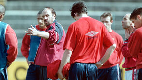 Quando Manuel Cajuda colocava os jogadores a imitarem tambores, flautas, pandeiretas e outros instrumentos no Bom Jesus