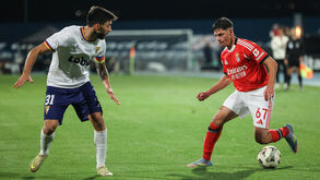 Os jogadores de Atlético e Benfica em ação