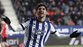 Gonçalo Guedes marca pelo Real Sociedad contra o Osasuna