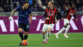  Hakan Çalhanoglu e Modric 