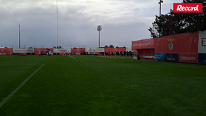 Benfica afina últimos detalhes para jogo com o Ajax: os ausentes e a 'chamada' de Mourinho