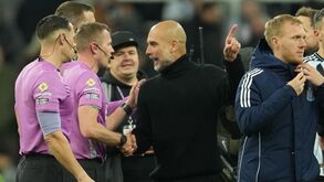 Pep Guardiola irritado após derrota com Newcastle