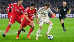 Jogo da Liga dos Campeões entre Ajax e Benfica no estádio