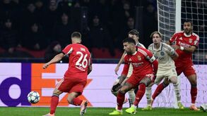 Dahl faz o primeiro golo no Ajax-Benfica