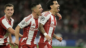 O golaço de Chiquinho frente ao Real Madrid que colocou o Olympiacos em vantagem