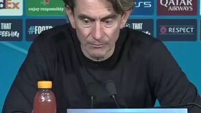 «Que jogador»: Thomas Frank diz que PSG tem um futuro Bola de Ouro... E joga no meio-campo