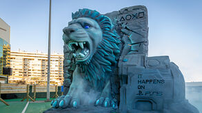 Leão gigante da PlayStation erguido em Alvalade, Portugal