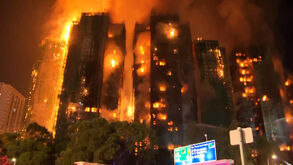 Oito arranha-céus, 4800 moradores, dezenas de mortos: os números de um dos incêndios mais mortíferos em Hong Kong