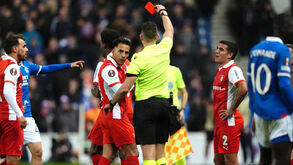 Rodrigo Zalazar expulso no Ibrox