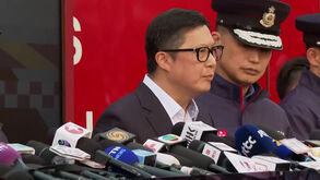 «Ainda não conseguimos identificar algumas das vítimas mortais»: prosseguem buscas após incêndio em Hong Kong  