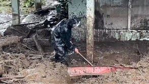 Cheias e deslizamentos de terra deixam dezenas de mortos e centenas de desalojados na Indonésia