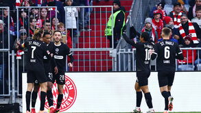 St. Pauli celebra golo contra o Bayern Munique