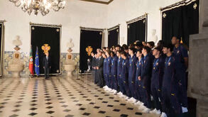 «Quando não souberem bem a letra cantem mais baixinho»: Marcelo canta Hino com Sub-17