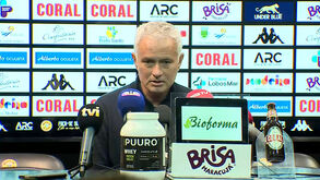 Mourinho: «Os jogadores fizeram tudo bem contra um adversário com um perfil de jogo que não comento...»