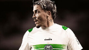 Josué ajudou Coritiba a subir ao Brasileirão mas segue de olho no FC Porto: «O ambiente mudou»