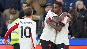 Alexander Isak estreia-se a marcar na Premier League com a camisola do Liverpool