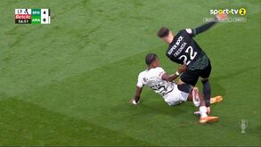 Fresneda no lance com Lopes Cabral em que torceu o pé direito