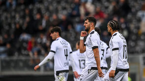 Nélson Oliveira brilha com companhia no ataque do V. Guimarães